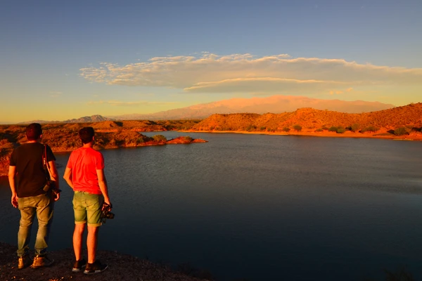 Dique embalse lateral 